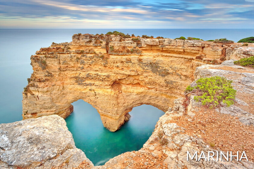 A praia de Marinha no município de Lagoa é uma das praias mais fotografadas durante todo o ano no Algarve